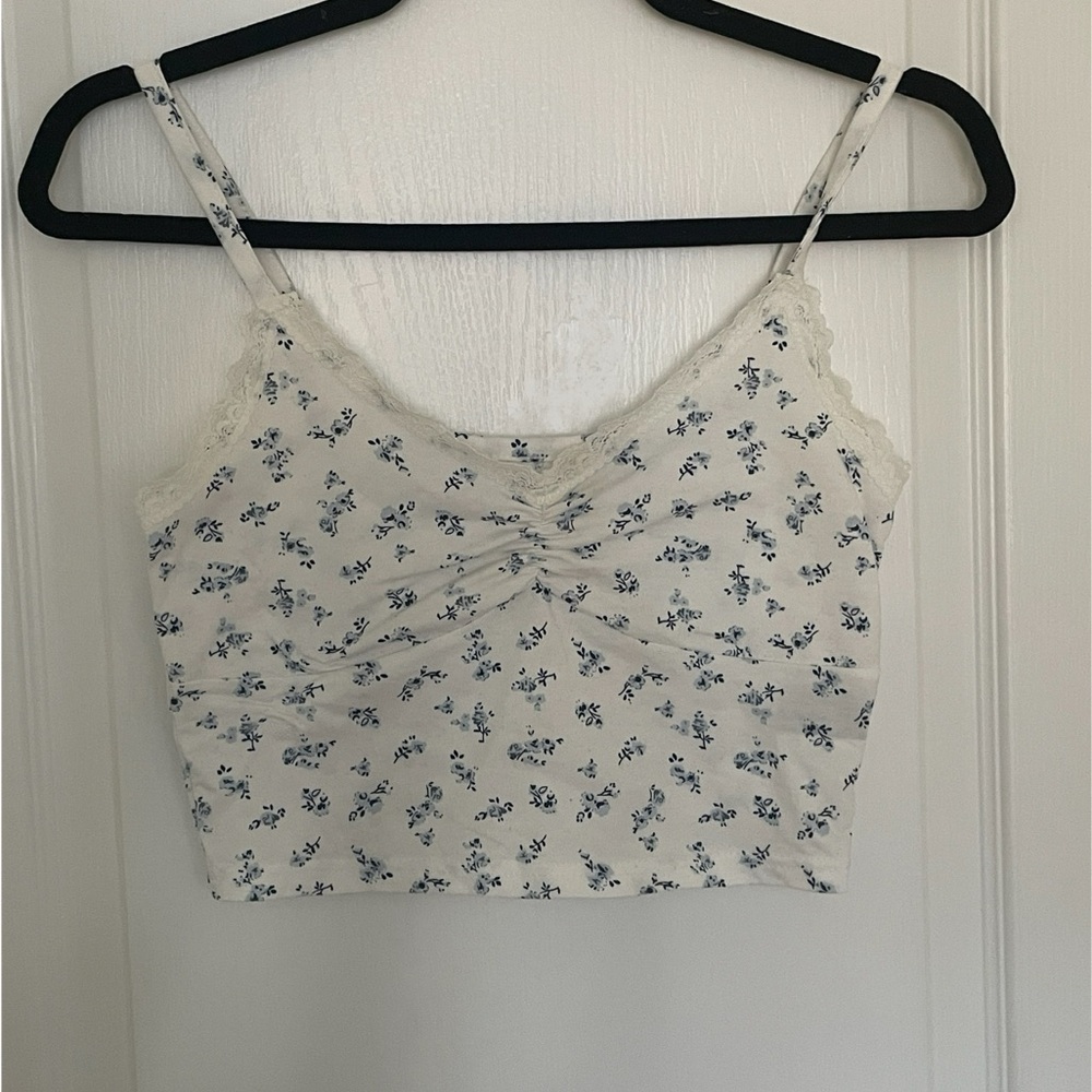 White and blue ditsy floral ribbed cropped lace-trim cotton stretch cami